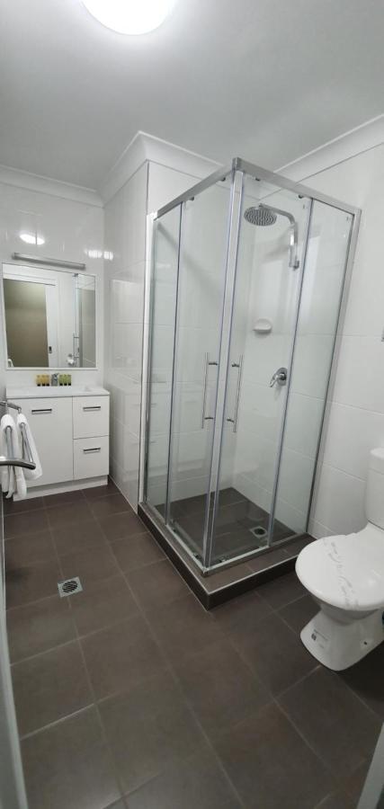 Sarina Motor Inn Bagian luar foto