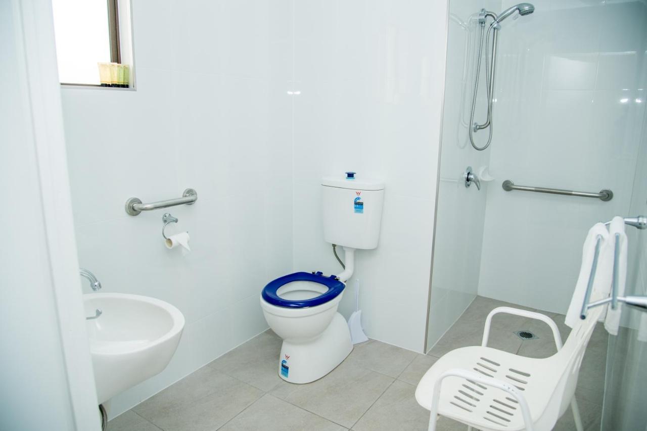 Sarina Motor Inn Bagian luar foto