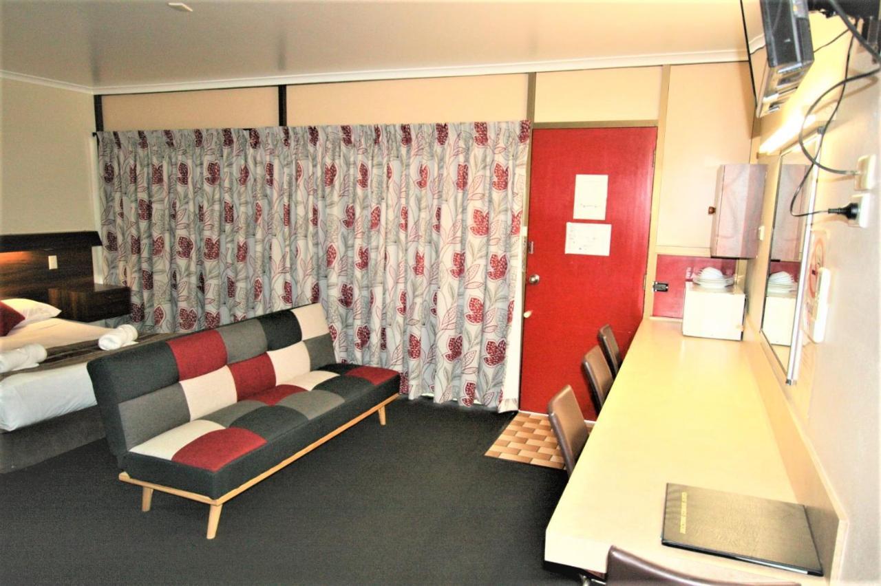 Sarina Motor Inn Bagian luar foto