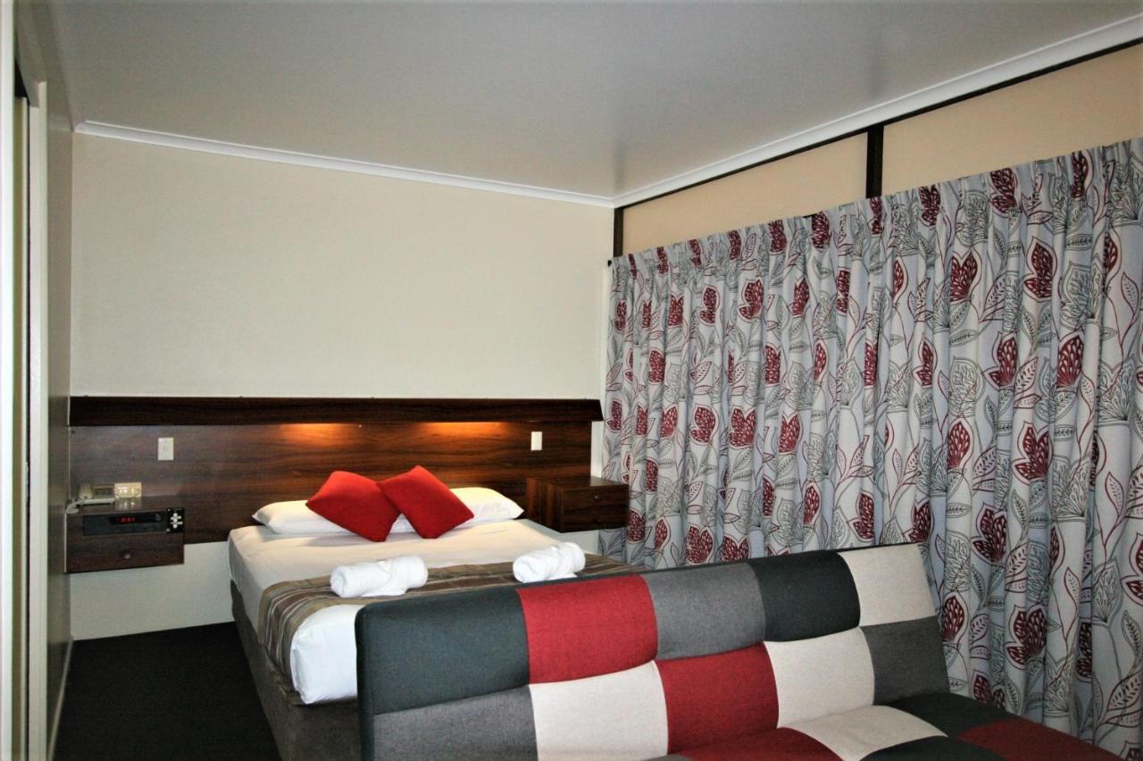 Sarina Motor Inn Bagian luar foto