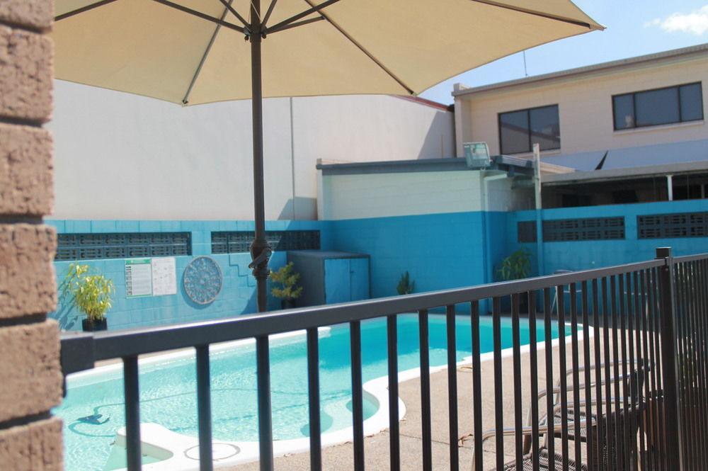 Sarina Motor Inn Bagian luar foto