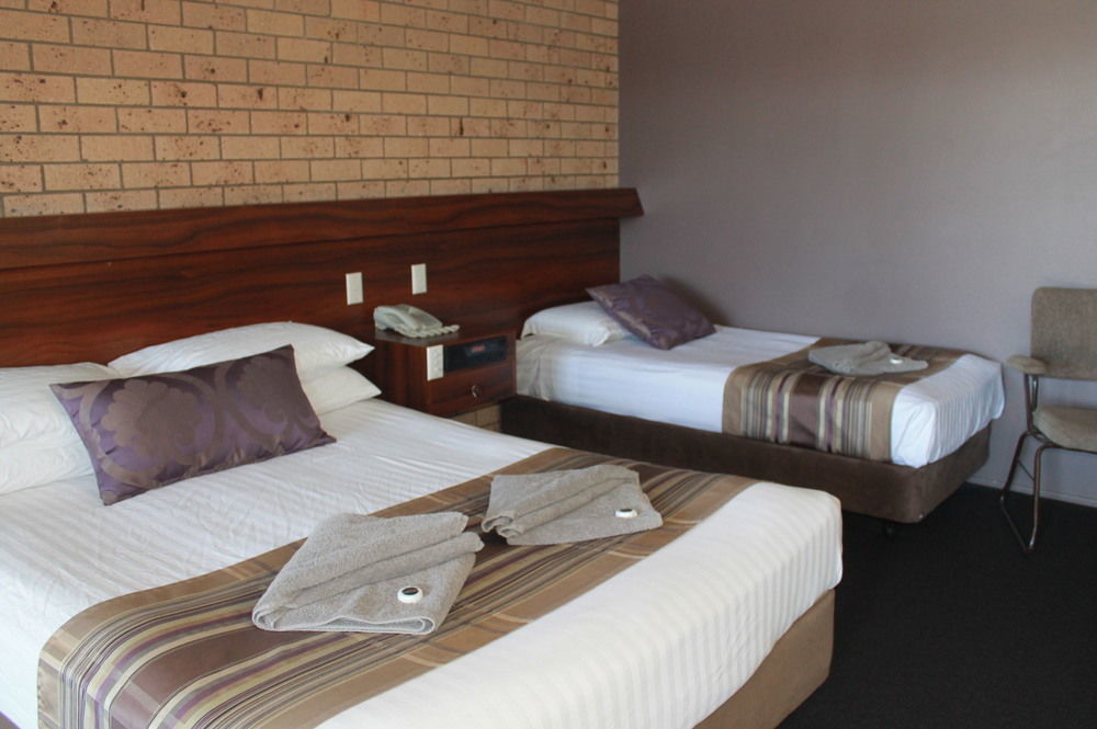 Sarina Motor Inn Bagian luar foto