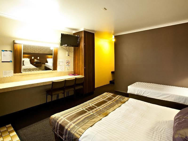 Sarina Motor Inn Bagian luar foto