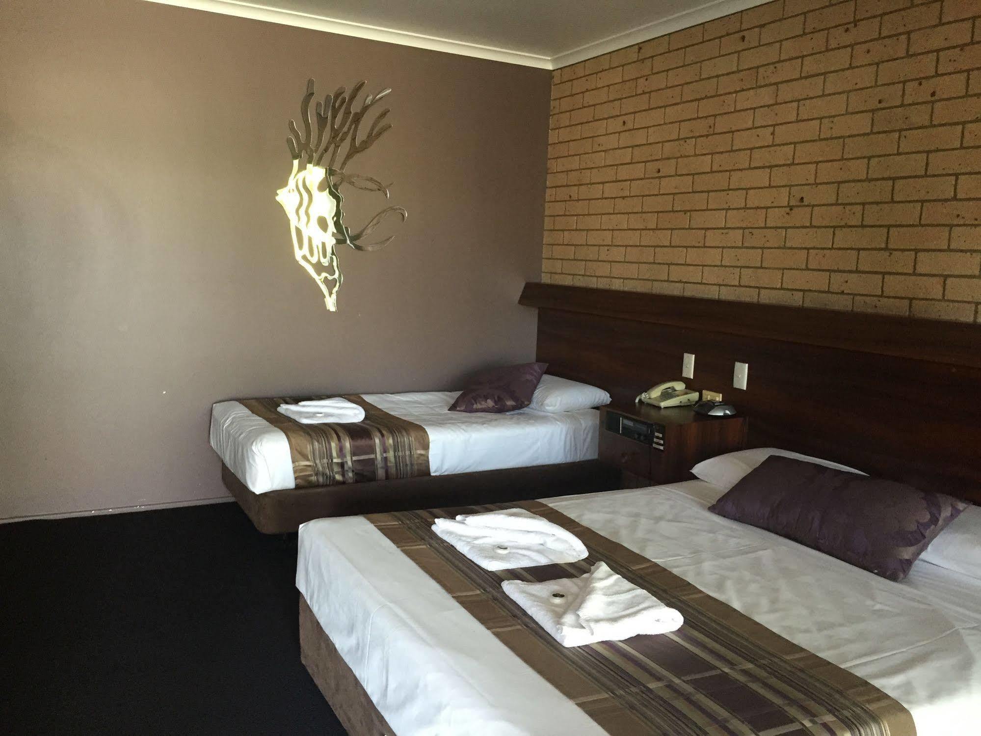 Sarina Motor Inn Bagian luar foto