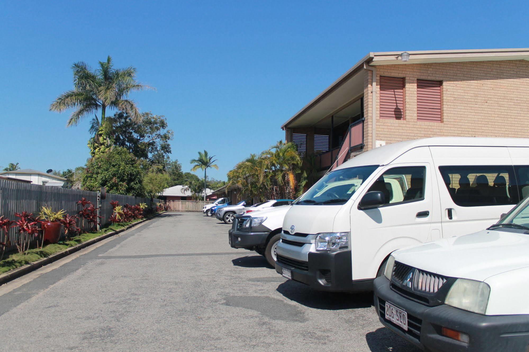 Sarina Motor Inn Bagian luar foto